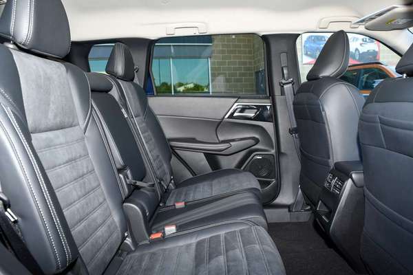 2025 Mitsubishi Outlander Aspire ZM thumb-8