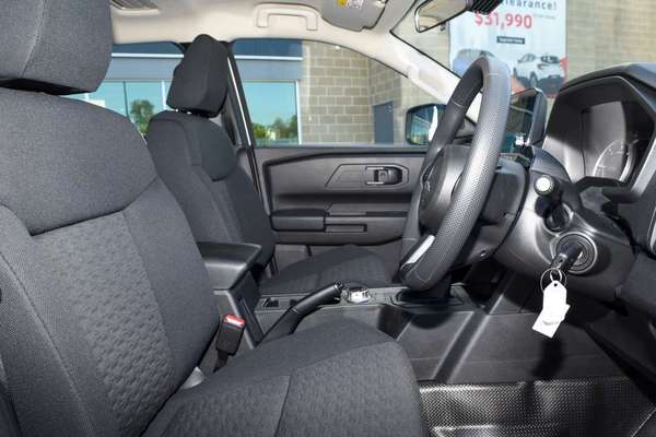 2025 Mitsubishi Triton GLX MV 4X4 thumb-9