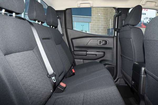 2025 Mitsubishi Triton GLX MV 4X4 thumb-8
