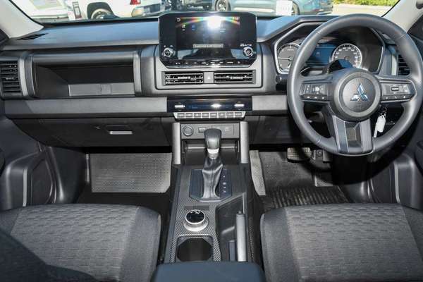 2025 Mitsubishi Triton GLX MV 4X4 thumb-16