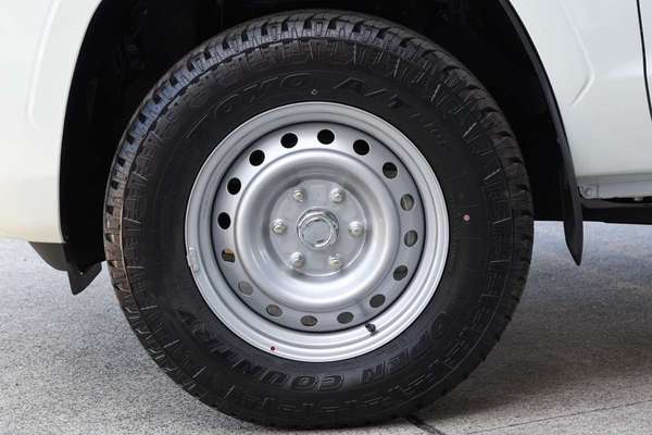2025 Mitsubishi Triton GLX MV 4X4 thumb-3