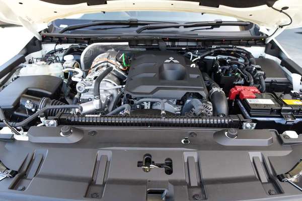 2025 Mitsubishi Triton GLX MV 4X4 thumb-7