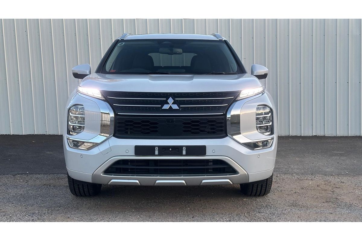 2024 Mitsubishi Outlander Exceed ZM