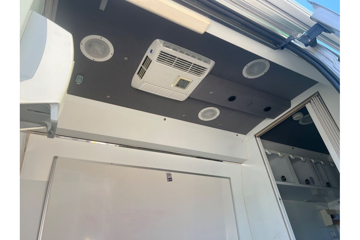 2016 Renault Master X62 LWB High Roof image 14