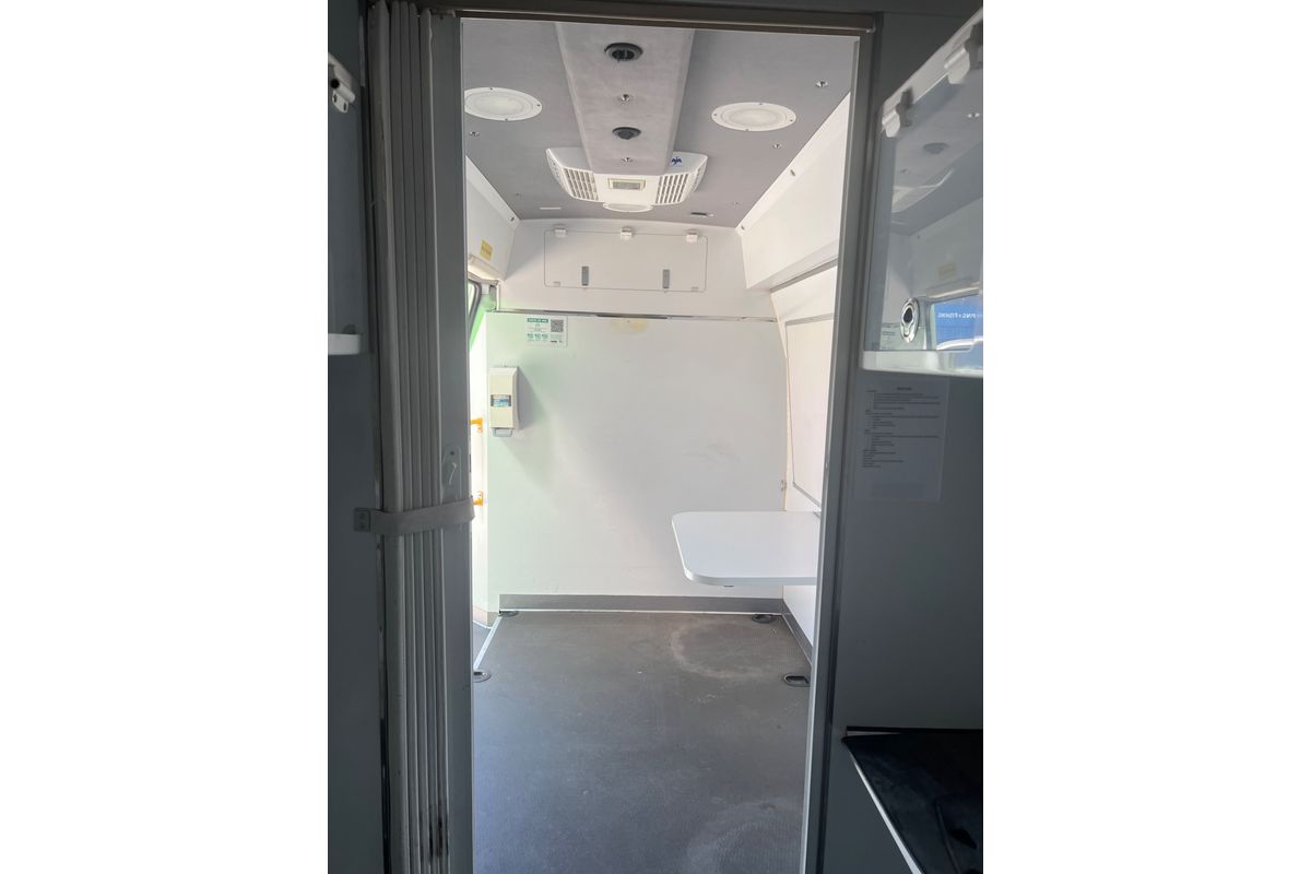 2016 Renault Master X62 LWB High Roof image 22