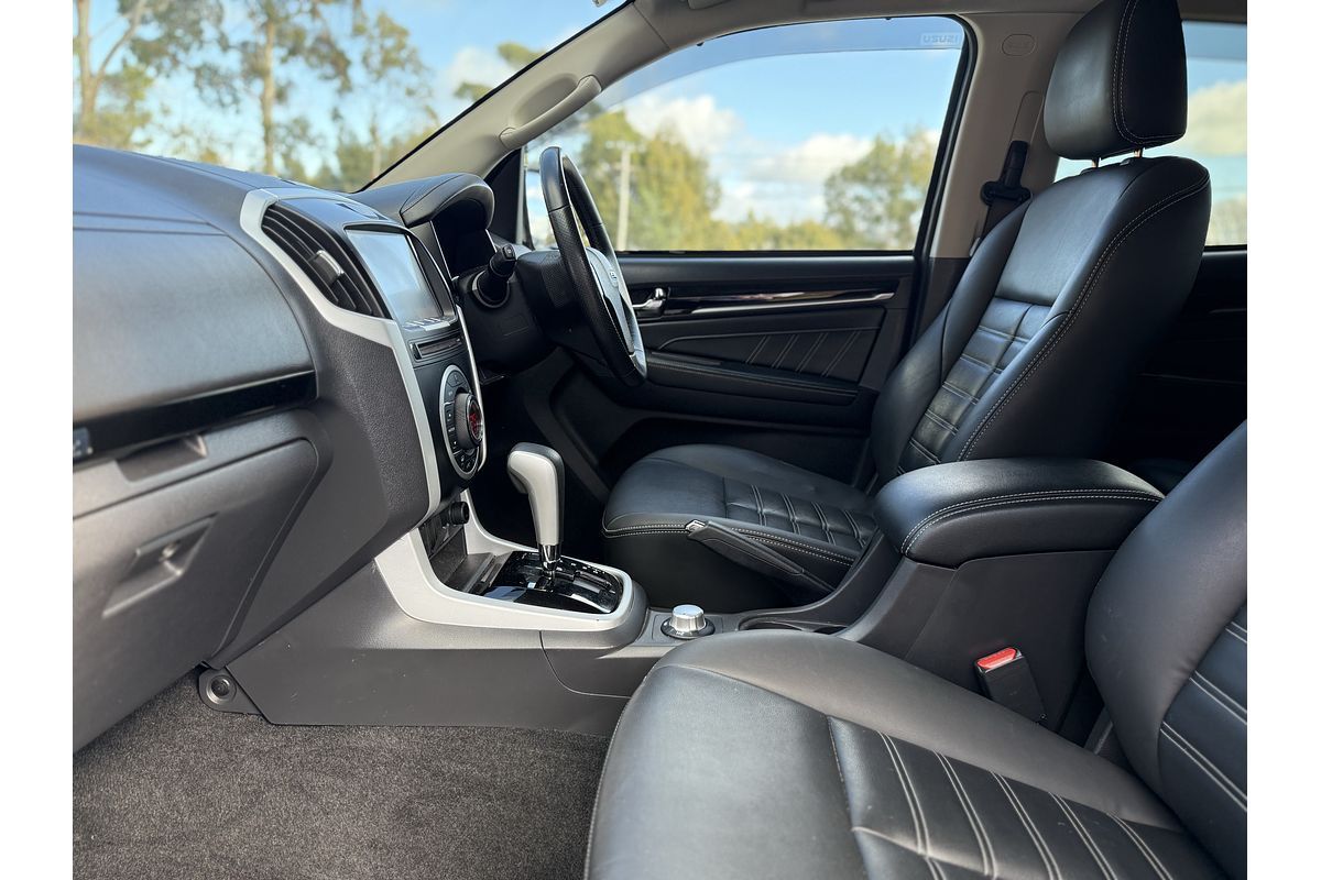 2020 Isuzu MU-X LS-T
