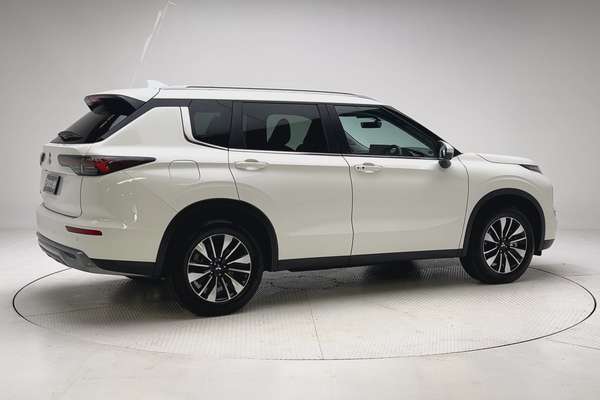 2025 Mitsubishi Outlander LS ZM thumb-2