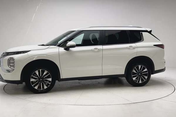 2025 Mitsubishi Outlander LS ZM thumb-6
