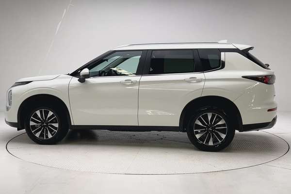 2025 Mitsubishi Outlander LS ZM thumb-7
