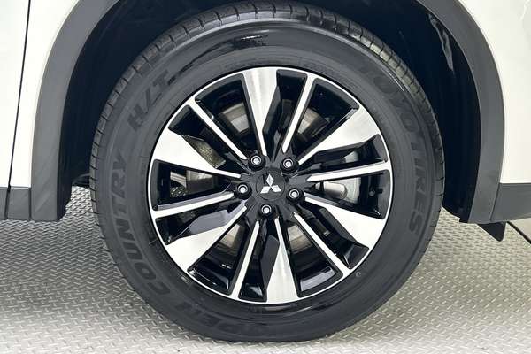 2025 Mitsubishi Outlander LS ZM thumb-9