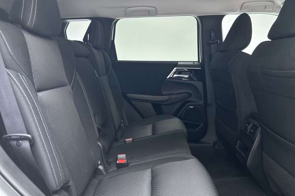 2025 Mitsubishi Outlander LS ZM thumb-11