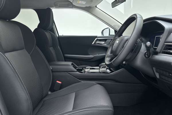 2025 Mitsubishi Outlander LS ZM thumb-12