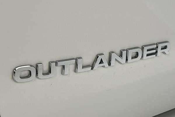 2025 Mitsubishi Outlander LS ZM thumb-21