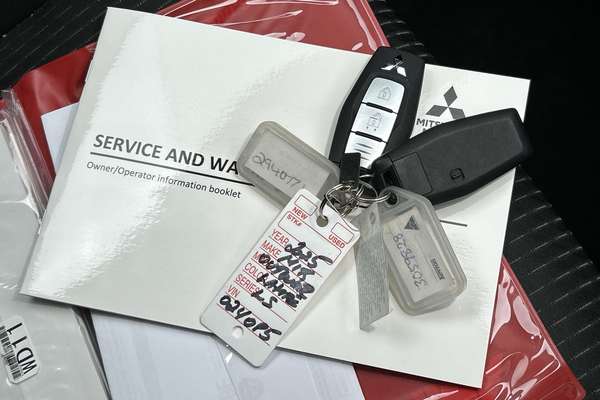 2025 Mitsubishi Outlander LS ZM thumb-22