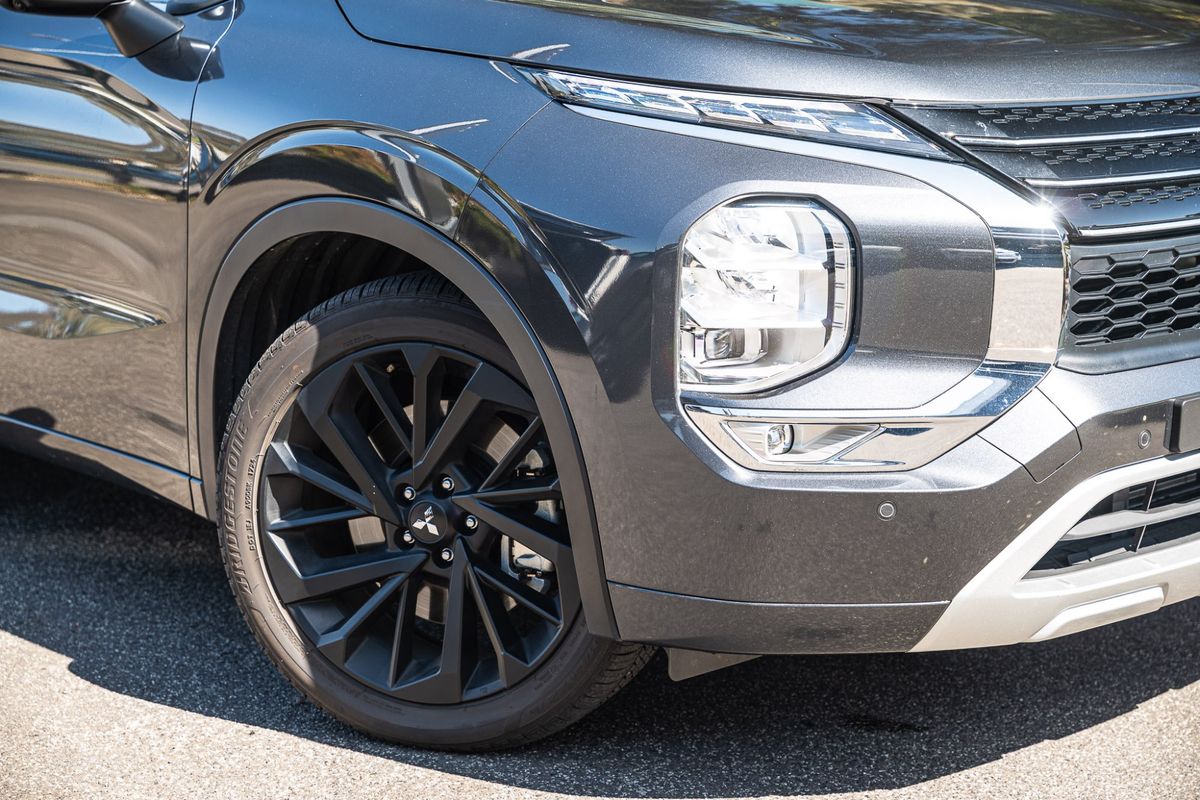 2024 Mitsubishi Outlander Exceed ZM