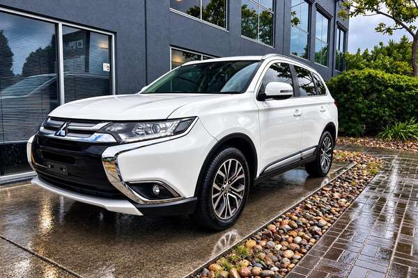 2017 Mitsubishi Outlander LS Safety Pack ZK