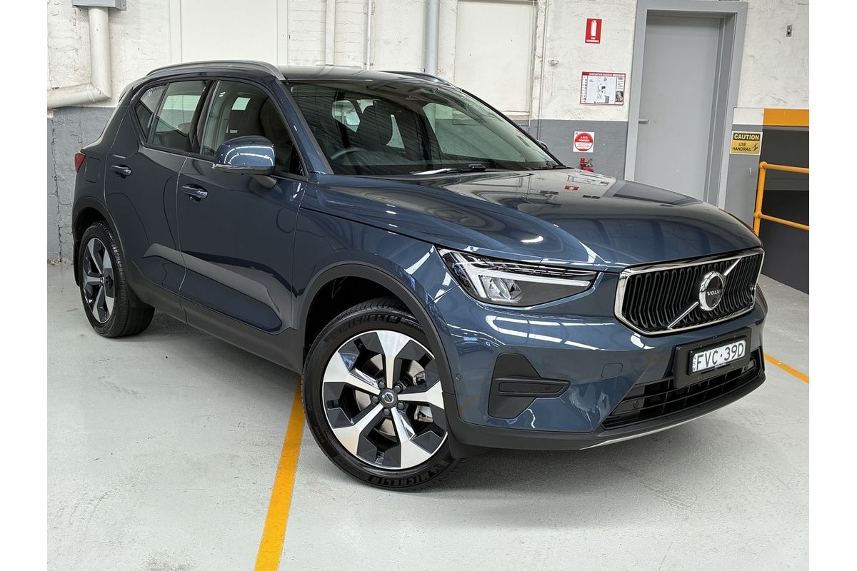 2025 Volvo XC40 Plus B4