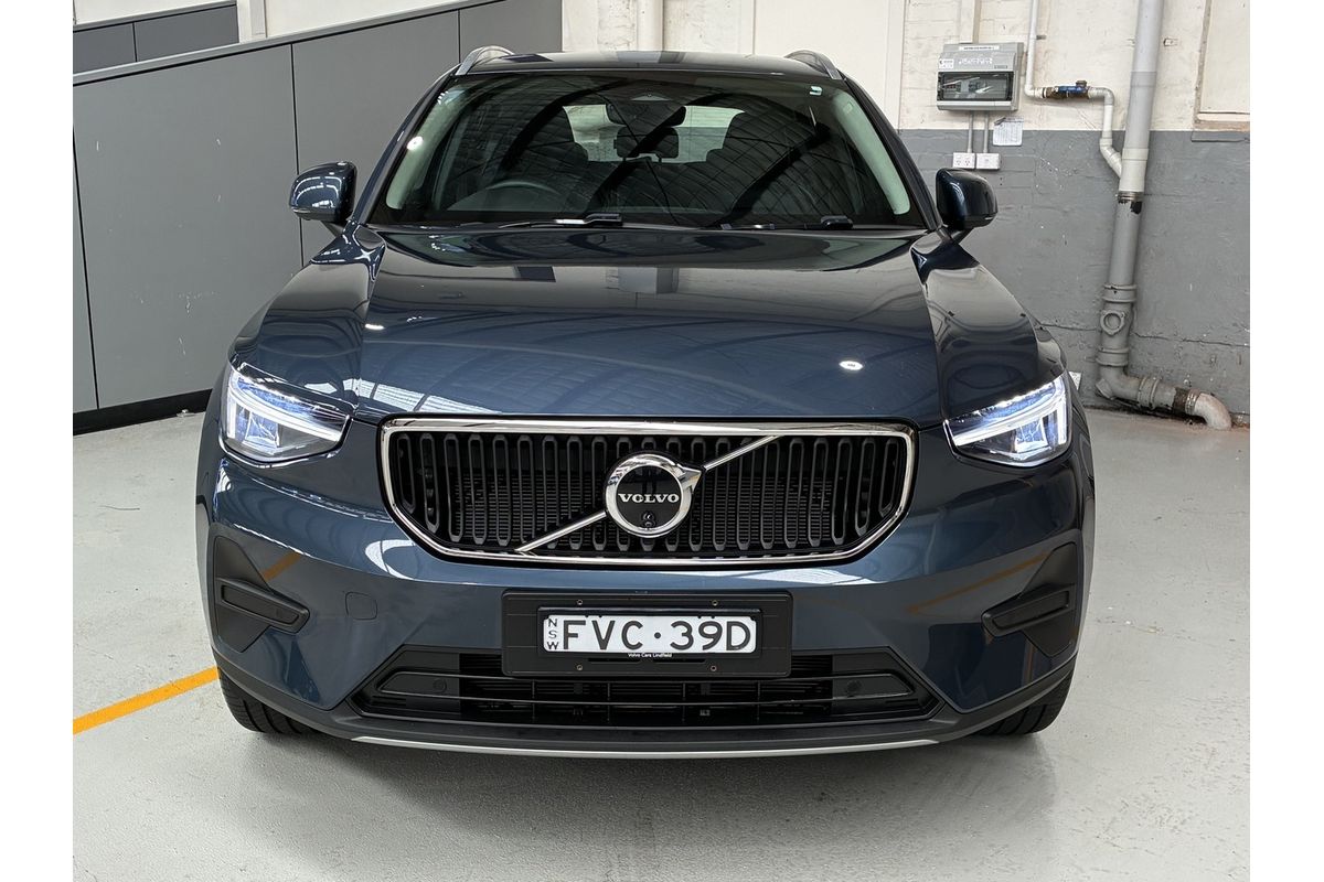 2025 Volvo XC40 Plus B4