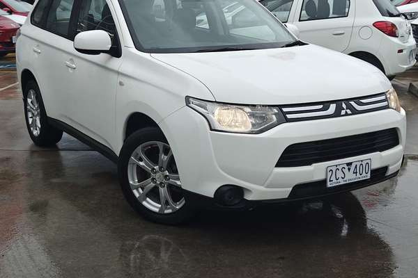 2013 Mitsubishi Outlander ES ZJ