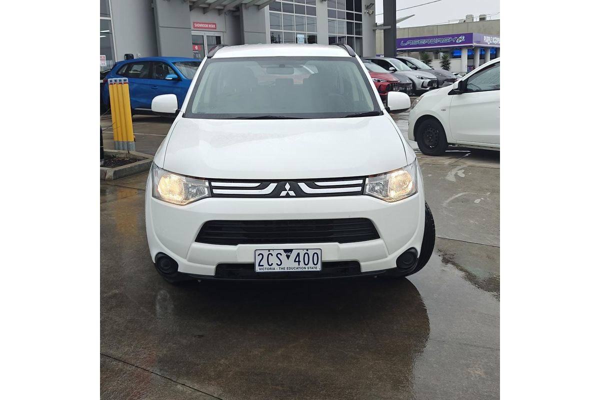2013 Mitsubishi Outlander ES ZJ