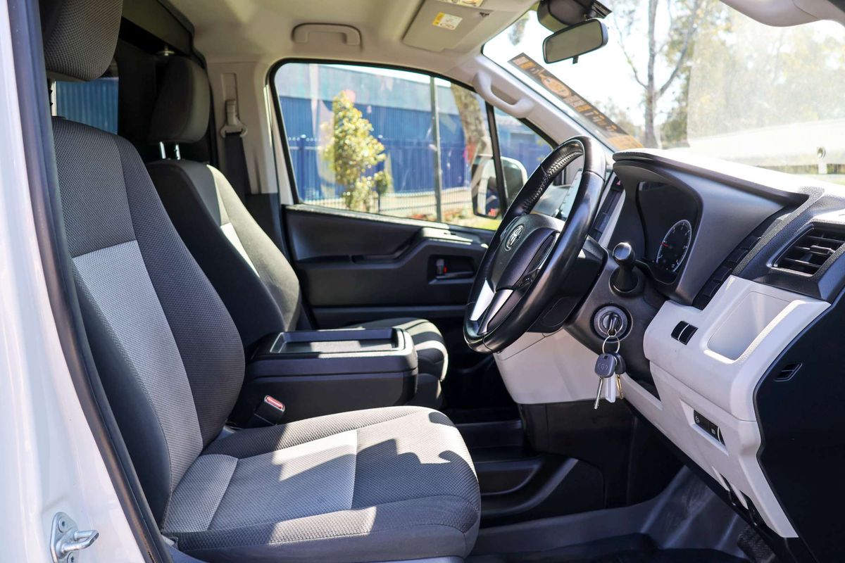 2021 Toyota Hiace GDH300R LWB image 20