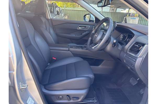 2025 Nissan X-TRAIL ST-L T33