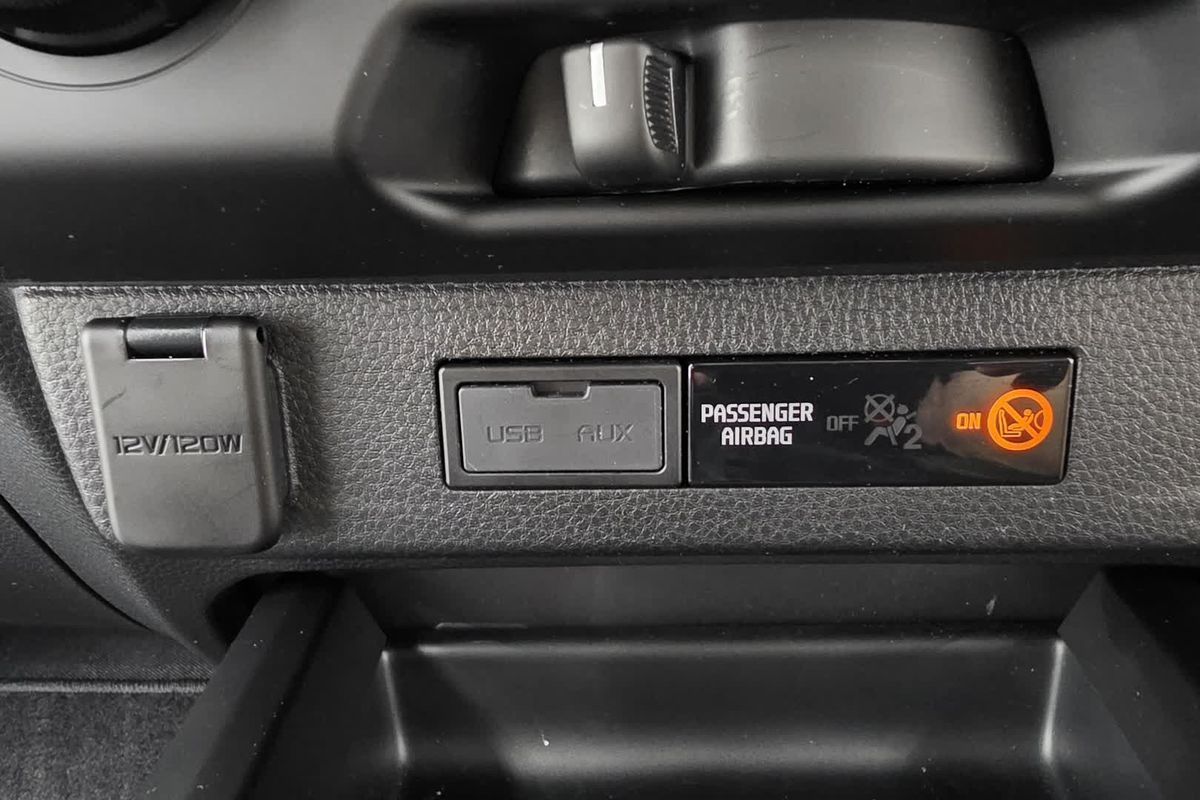 2023 Isuzu D-MAX SX High Ride Rear Wheel Drive image 32