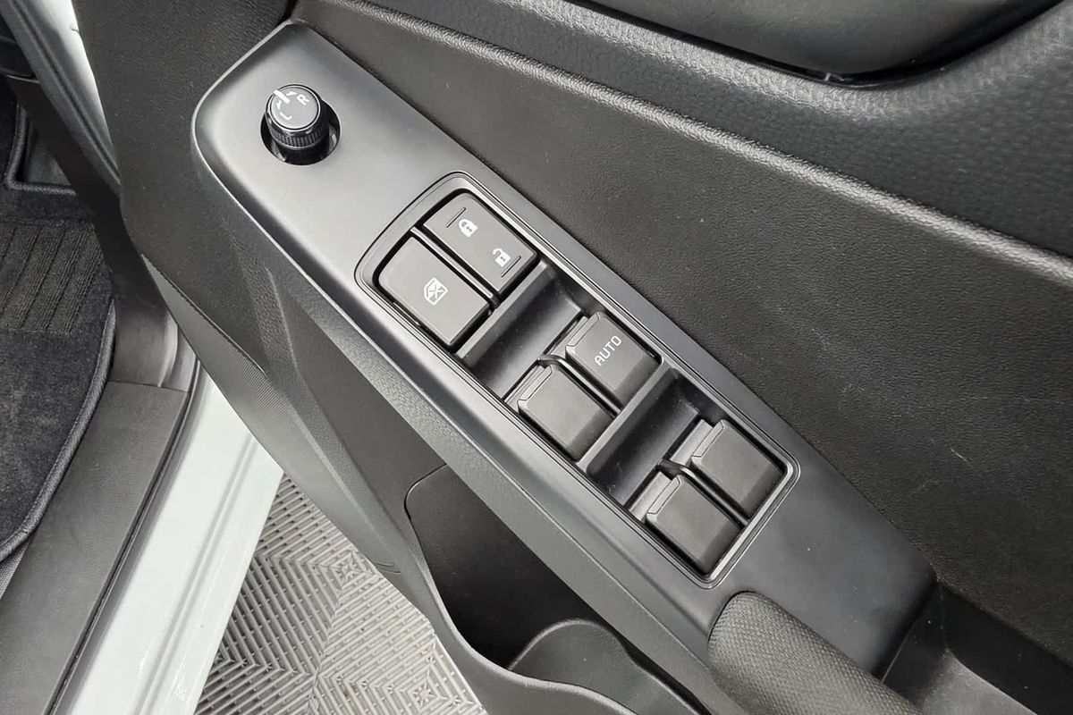 2023 Isuzu D-MAX SX High Ride Rear Wheel Drive image 37