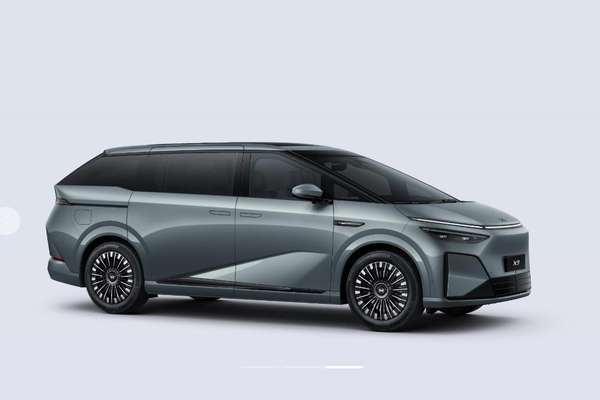 2026 XPENG X9 Standard Range