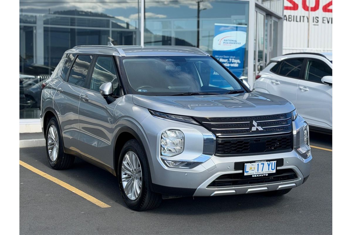 2024 Mitsubishi Outlander LS ZM