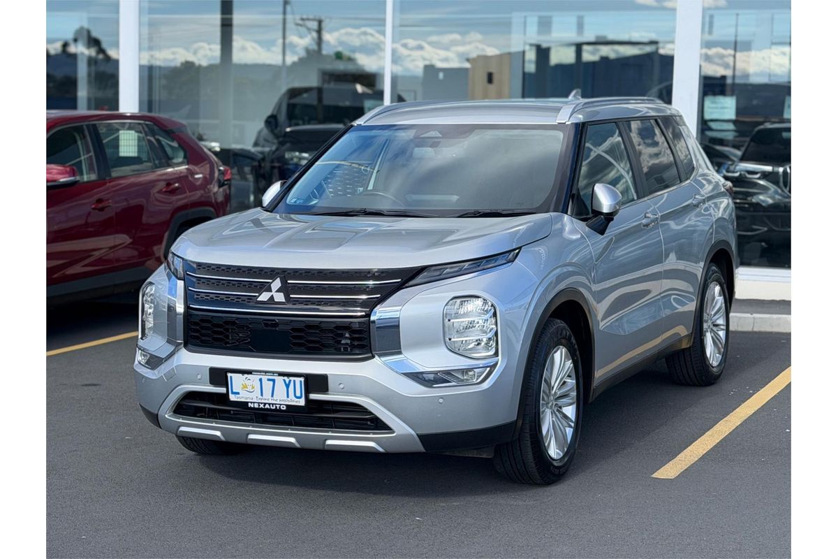 2024 Mitsubishi Outlander LS ZM