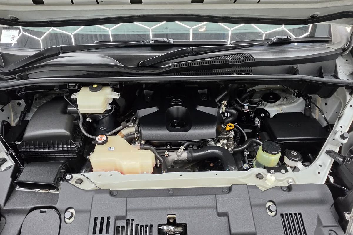 2021 Toyota Hiace GDH300R LWB image 16