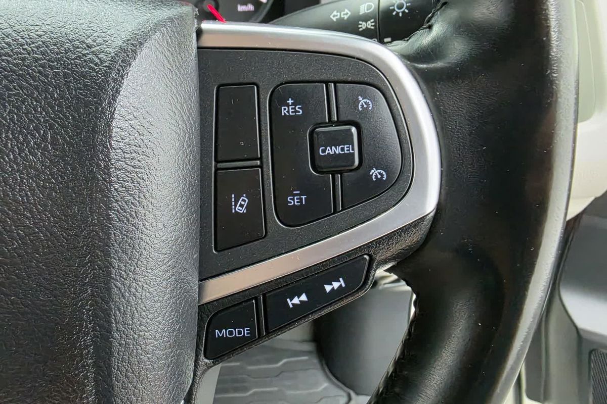 2021 Toyota Hiace GDH300R LWB image 30
