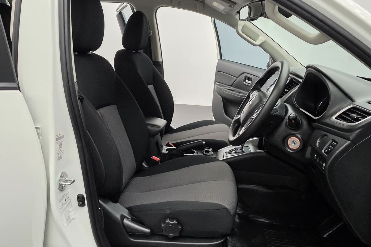 2021 Mitsubishi Triton GLX+ MR 4X4 image 17