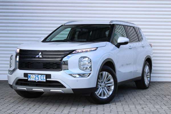 2024 Mitsubishi Outlander LS ZM