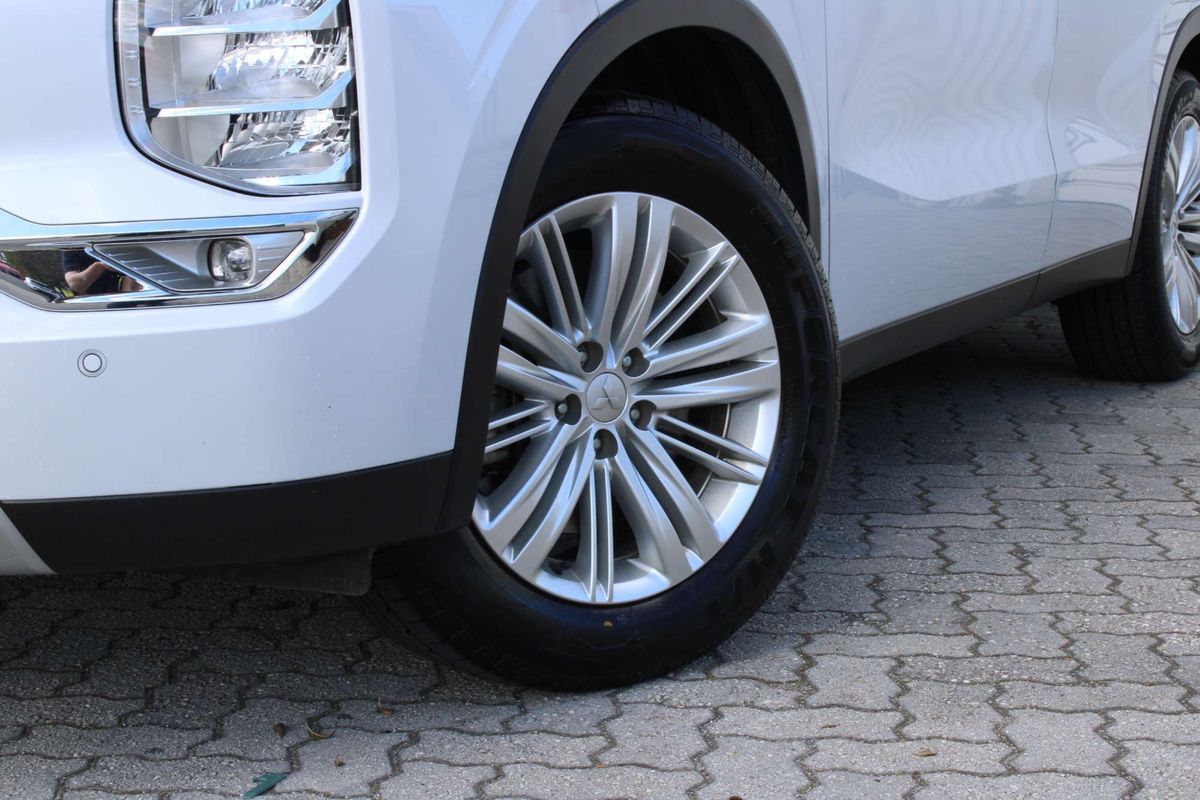 2024 Mitsubishi Outlander LS ZM