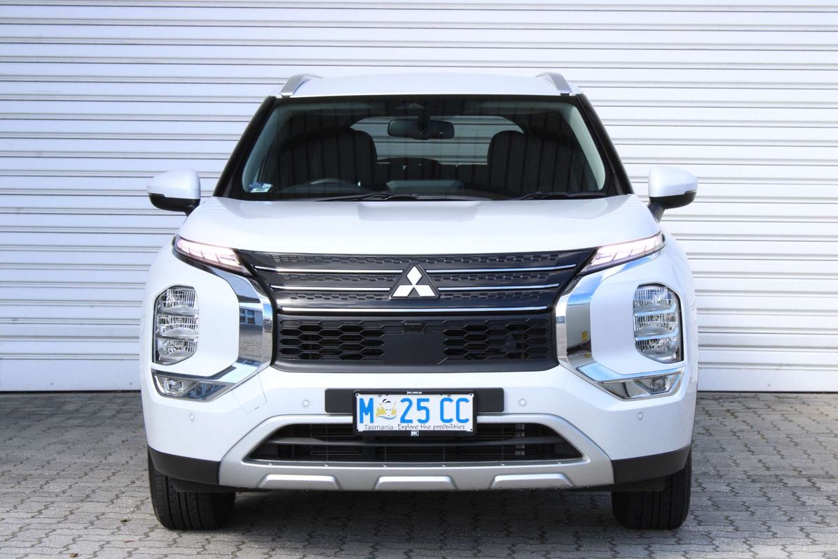 2024 Mitsubishi Outlander LS ZM