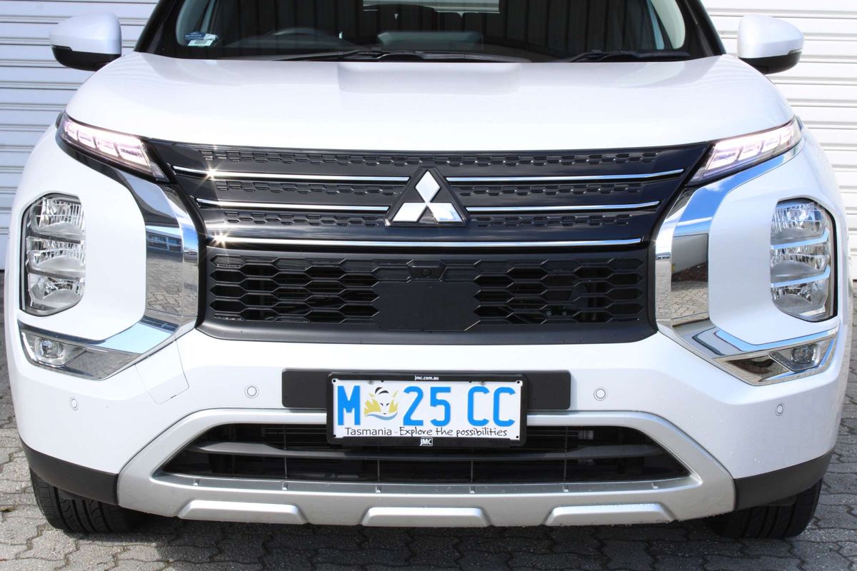 2024 Mitsubishi Outlander LS ZM