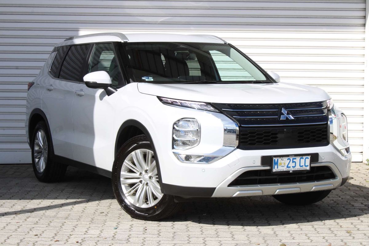 2024 Mitsubishi Outlander LS ZM