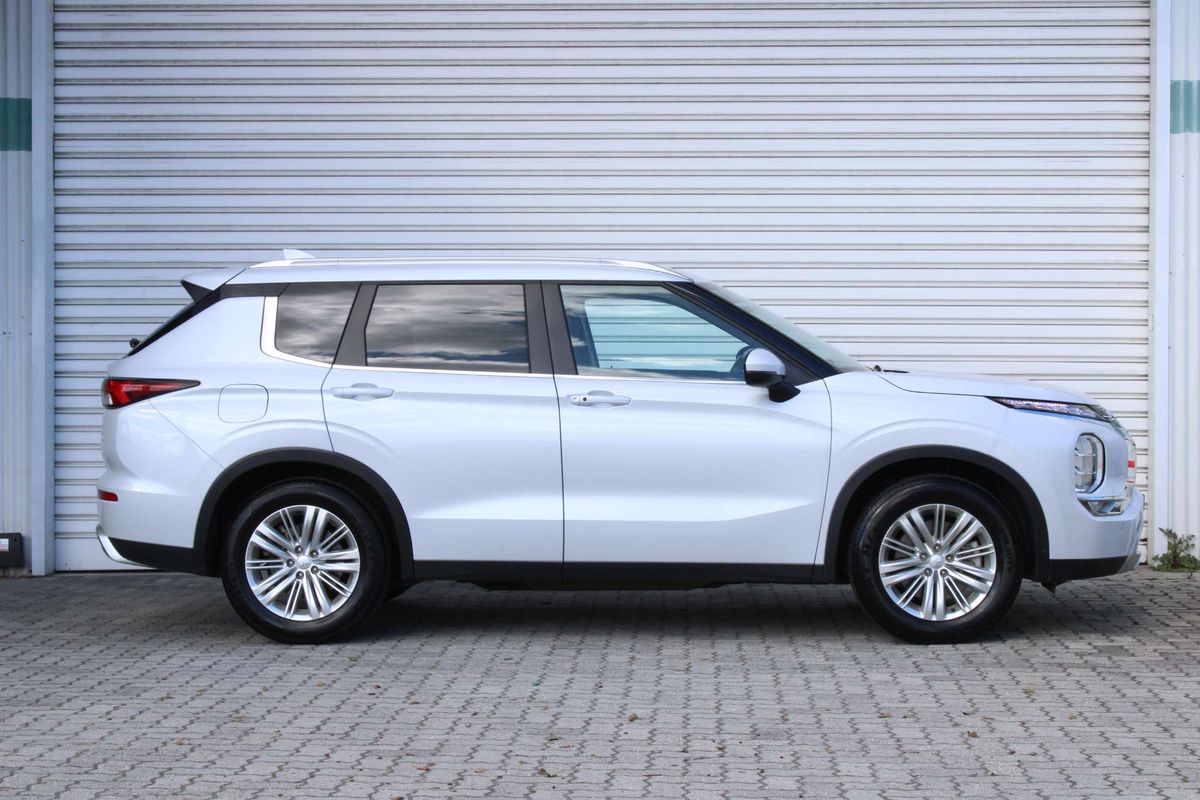2024 Mitsubishi Outlander LS ZM