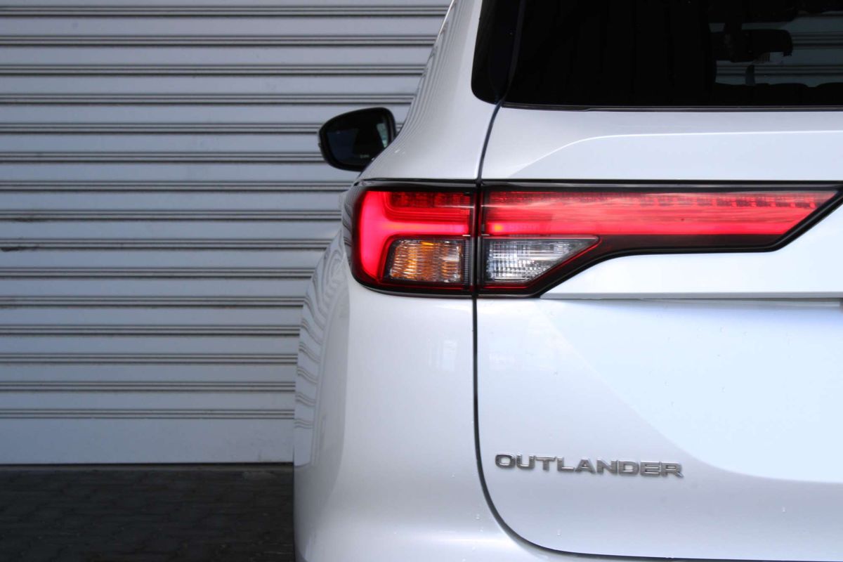 2024 Mitsubishi Outlander LS ZM