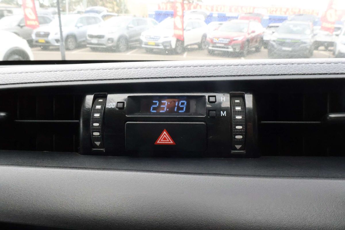 2022 Toyota Hilux SR GUN126R 4X4 image 17