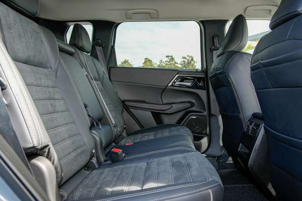 2025 Mitsubishi Outlander Aspire ZM thumb-8