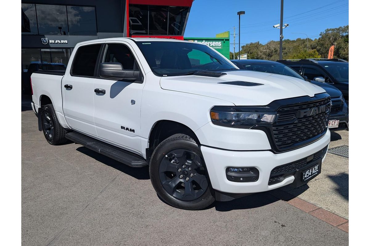 2026 RAM 1500 Express Black Edition Hurricane SO DT 4X4 SWB
