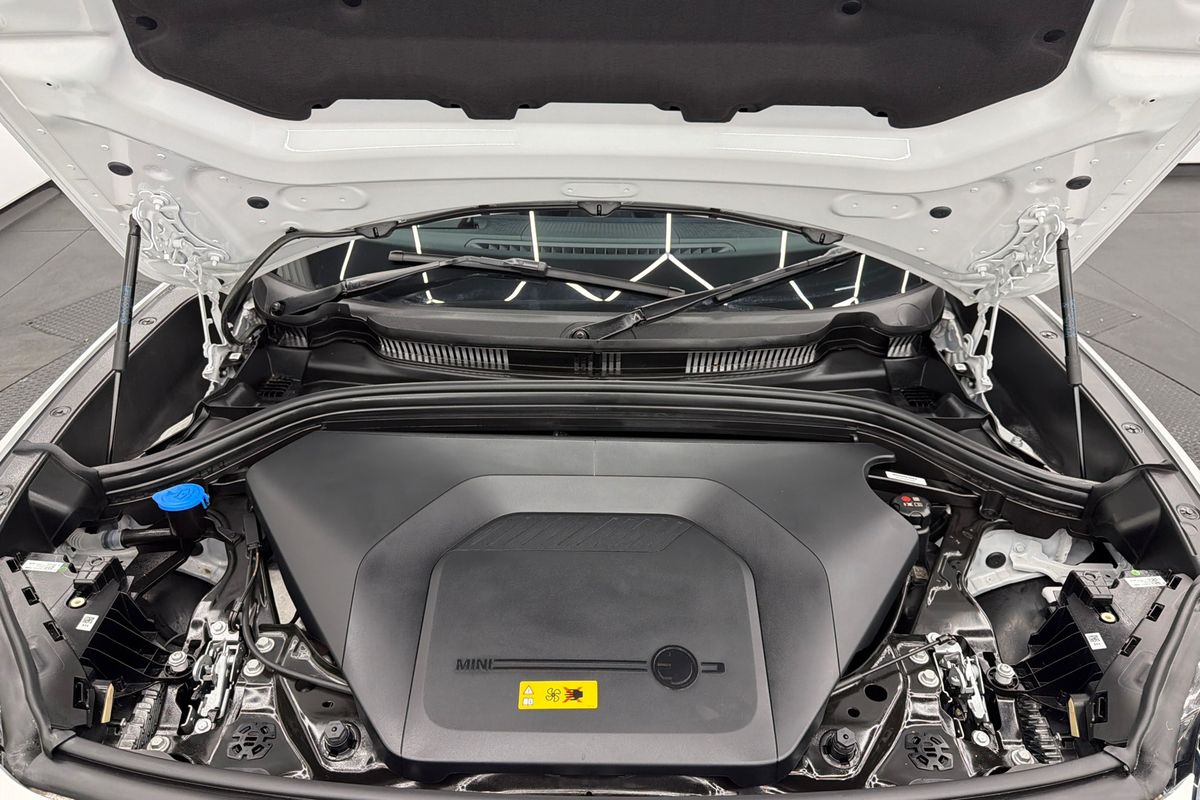 2024 MINI Countryman SE Classic U25