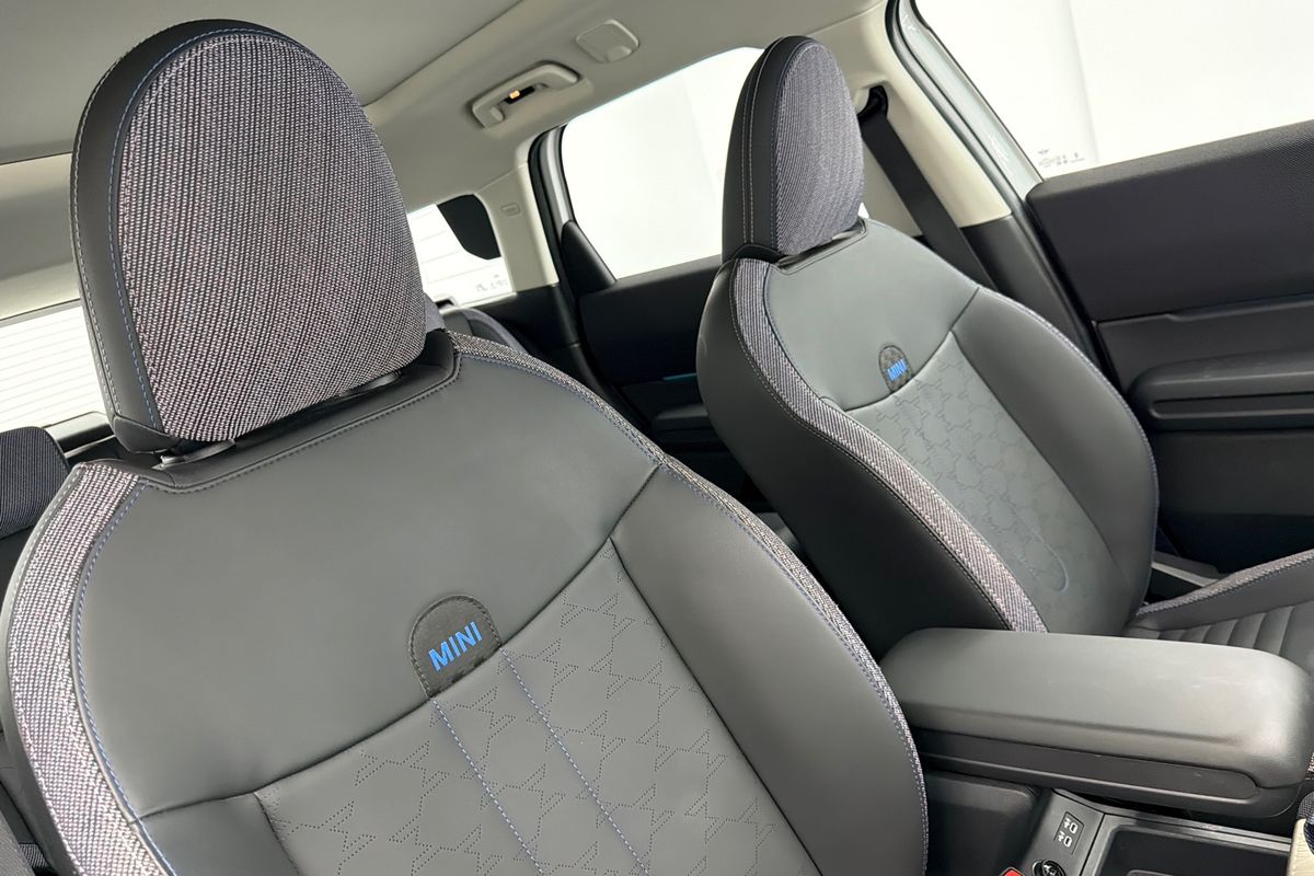 2024 MINI Countryman SE Classic U25