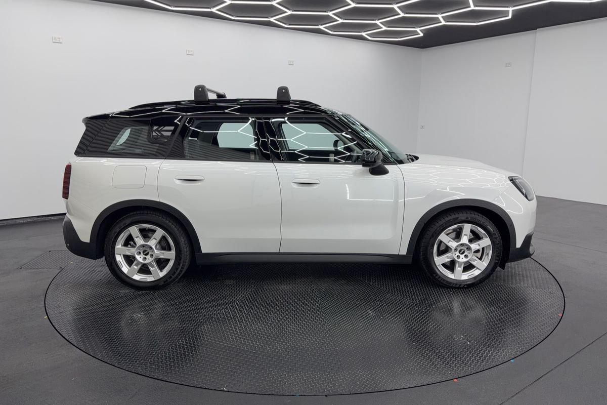 2024 MINI Countryman SE Classic U25