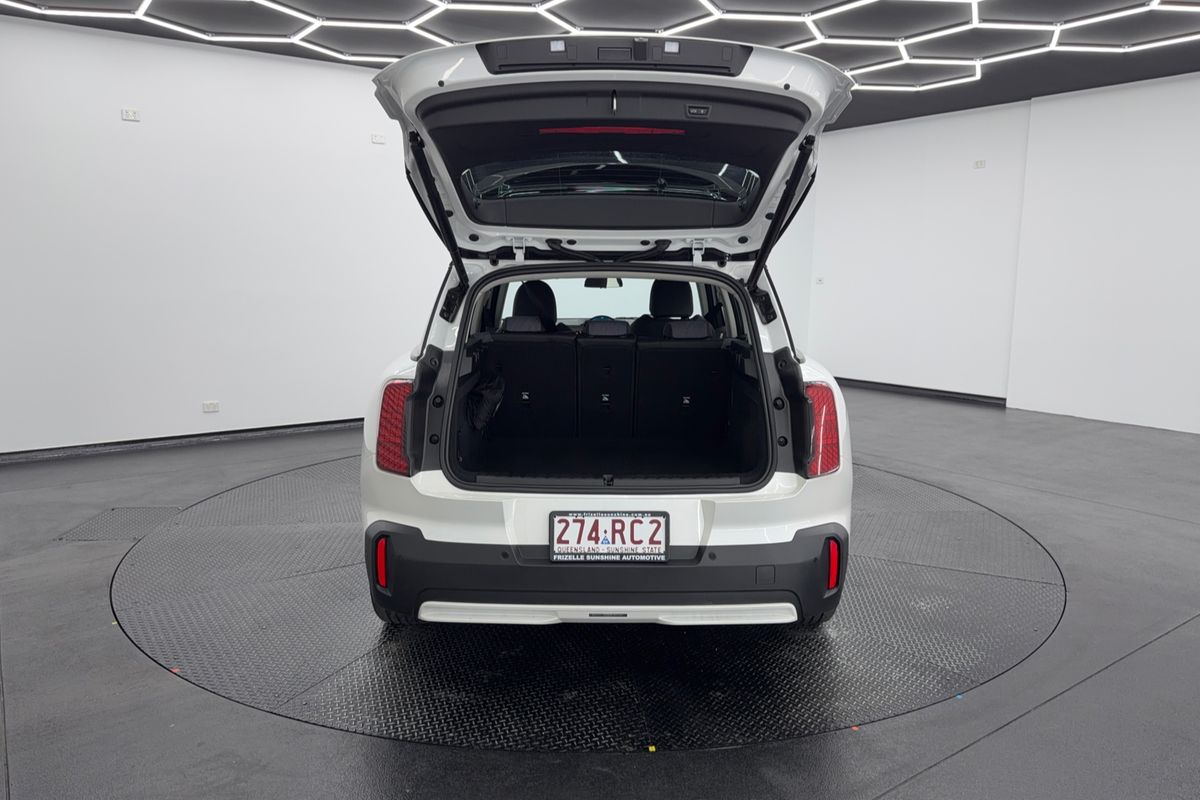 2024 MINI Countryman SE Classic U25