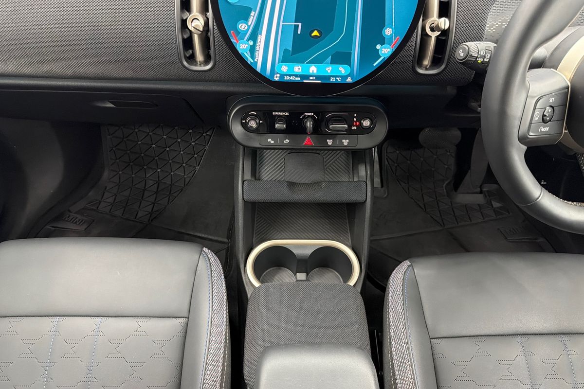 2024 MINI Countryman SE Classic U25
