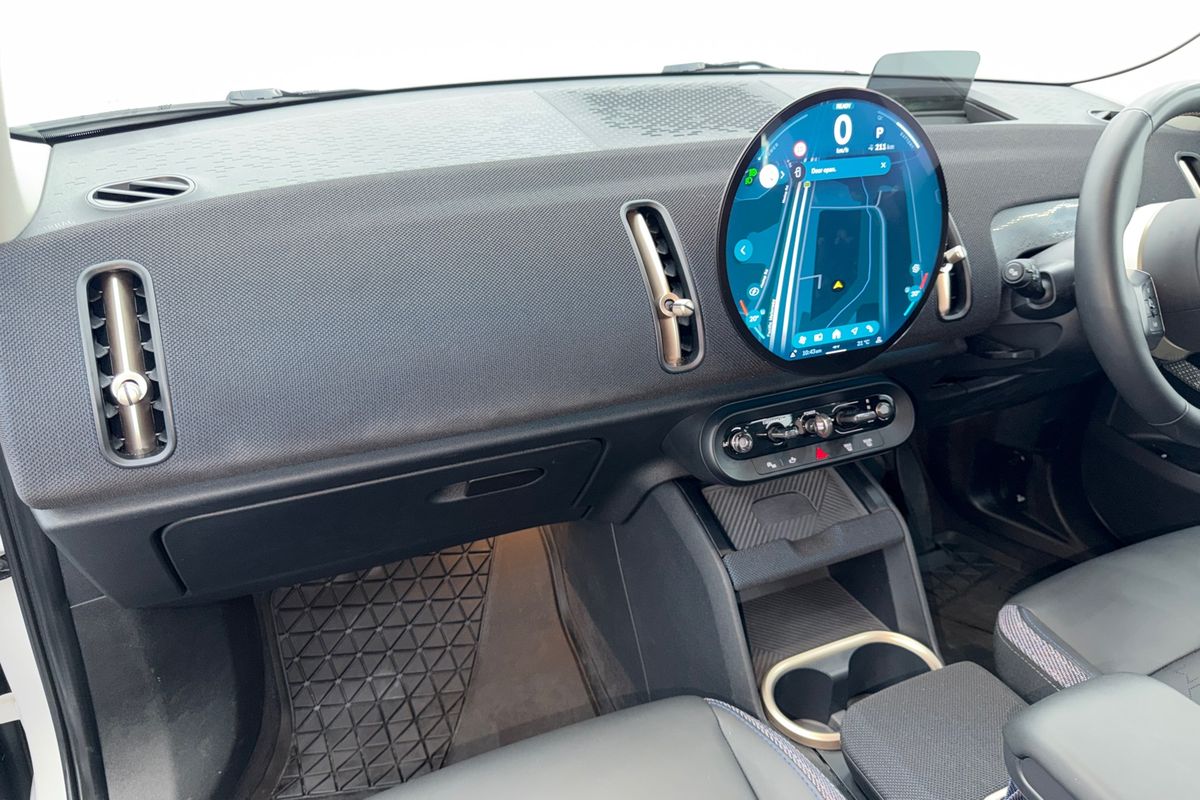 2024 MINI Countryman SE Classic U25